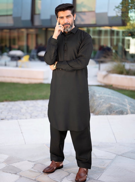 Timeless Elegance: Why Black Traditional Wear is a Must-Have